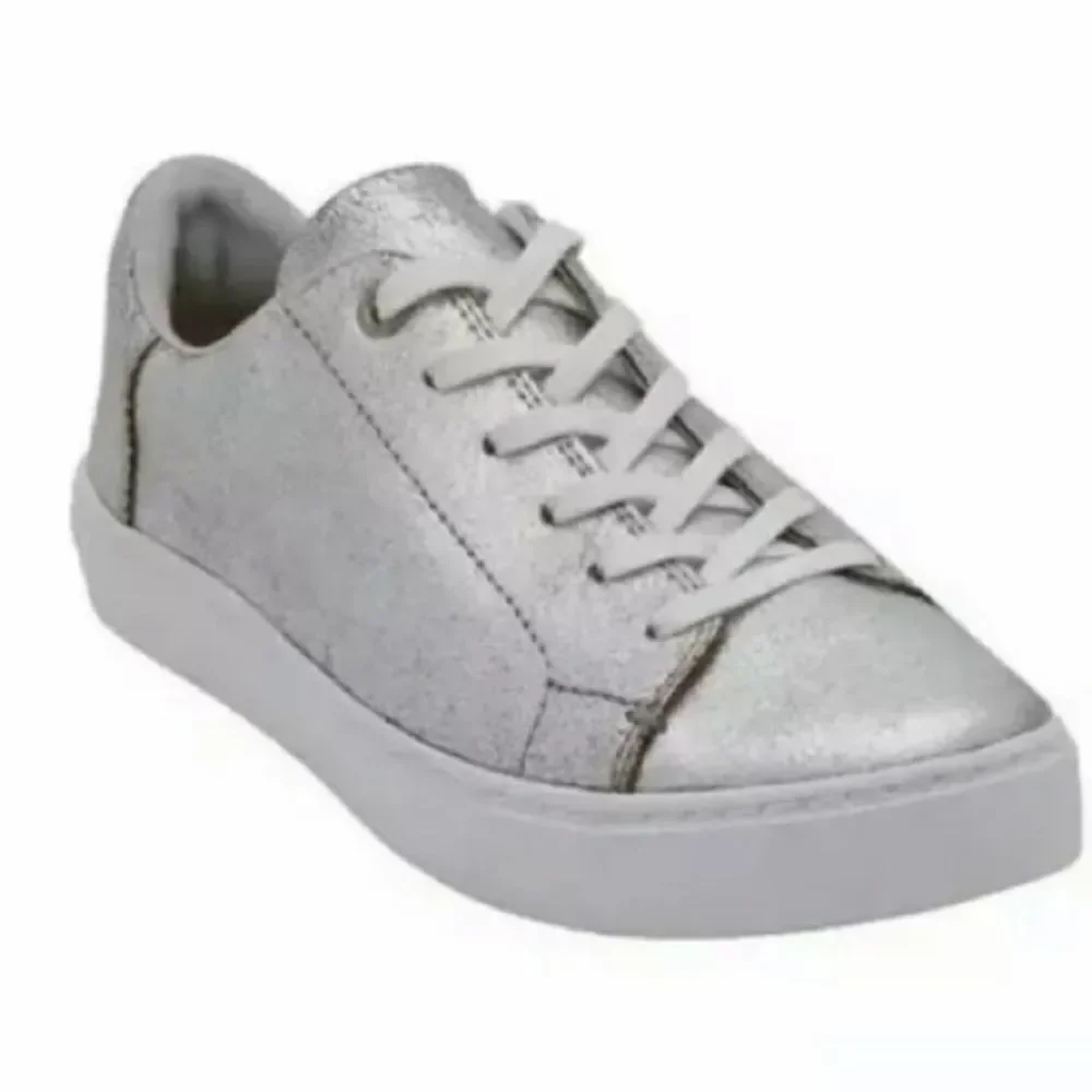 Tom’s Silver metallic Lenox Sneakers size 9.5